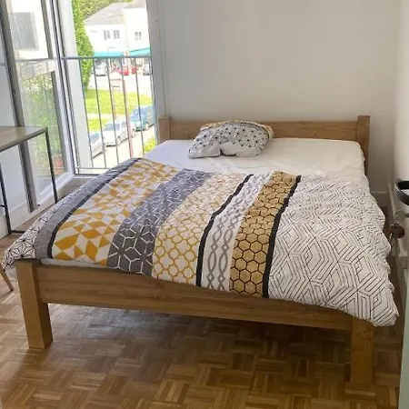 Avec Salle De Bains Commune Apartment